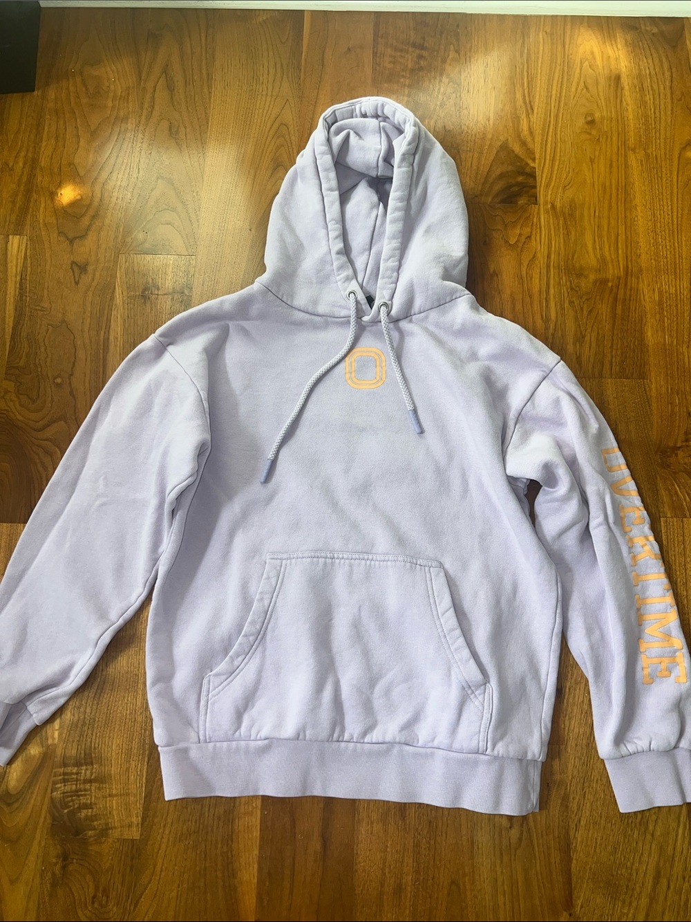 Lavender Pullover Hoodie with Subtle Chest Emblem